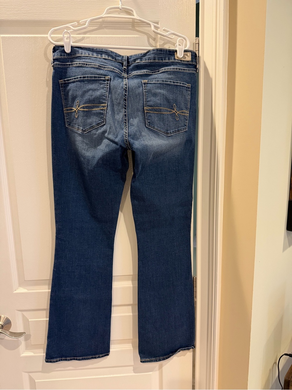 Denizen from Levi's Women's Bootcut Jeans - Medium Blue Wash - Picture 2 of 3